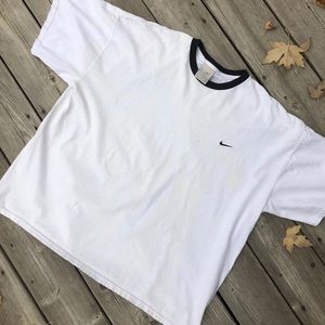 Vintage Nike swoosh tee